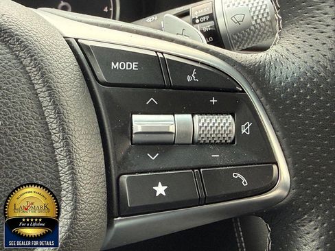 Used 2025 Genesis G70 2.5T image 11