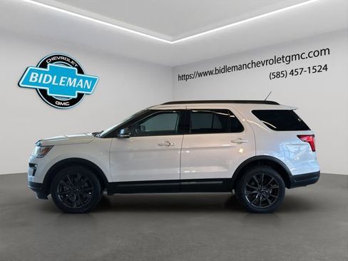 Used 2018 Ford Explorer XLT w/ Equipment Group 202A image 4