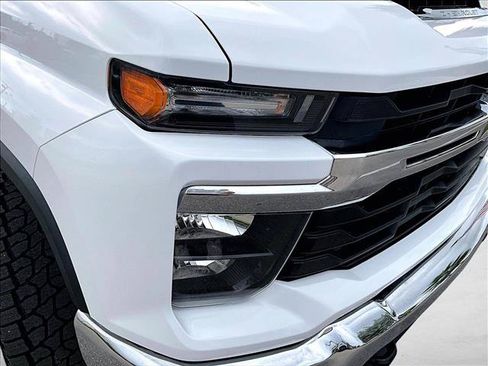 Used 2024 Chevrolet Silverado 2500 LT AWD/4WD image 28