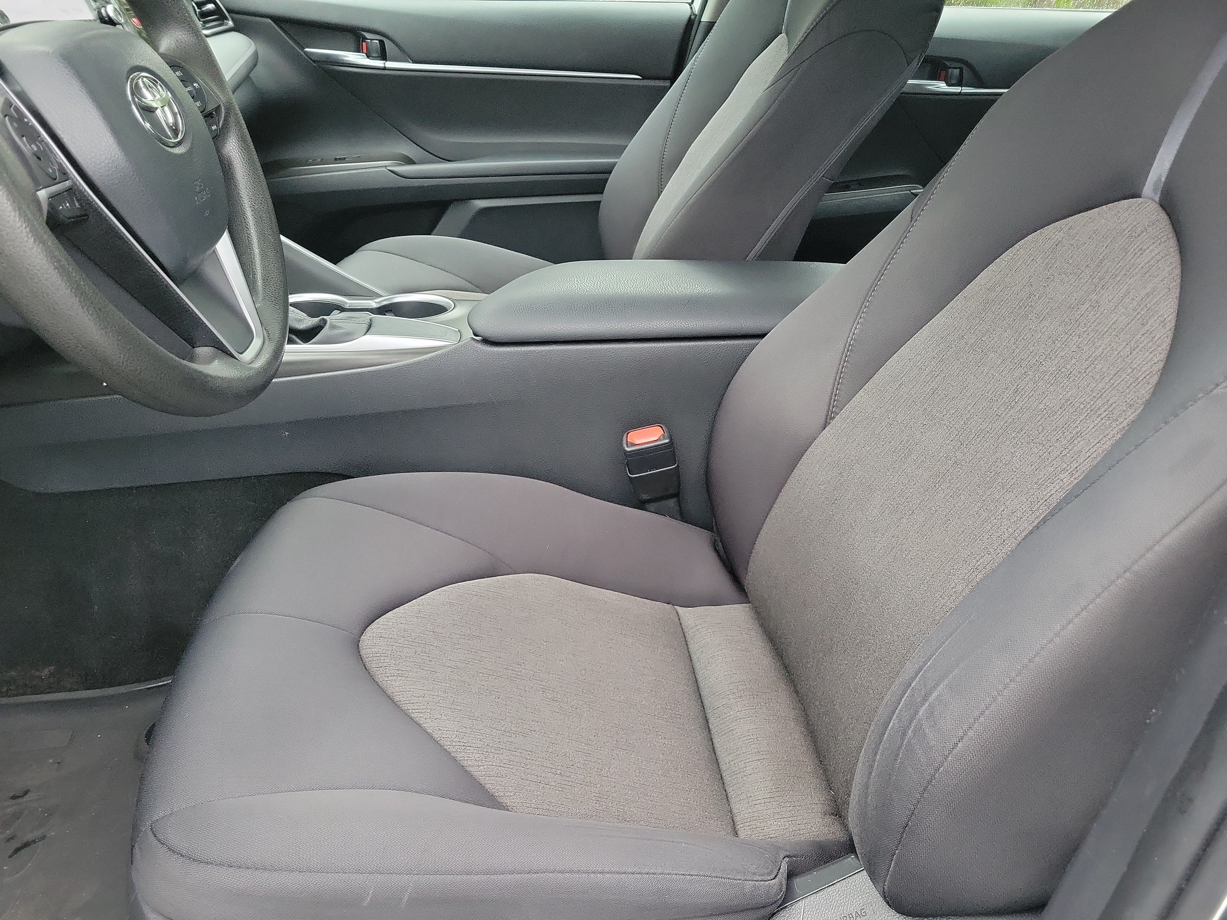 Used 2021 Toyota Camry LE FWD image 18