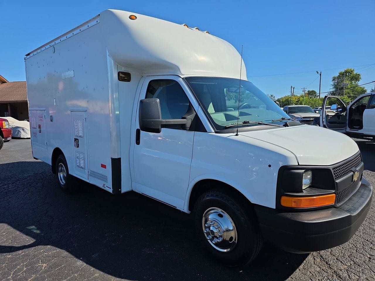 Used 2012 Chevrolet Express 3500 RWD image 18