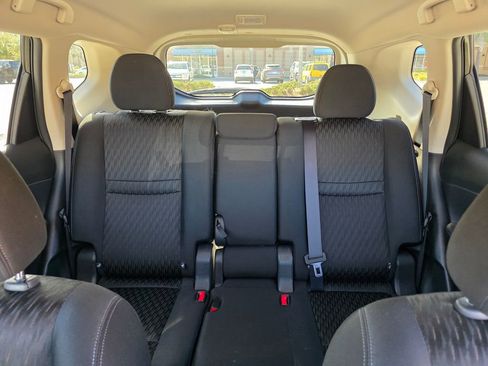 Used 2018 Nissan Rogue SV image 25