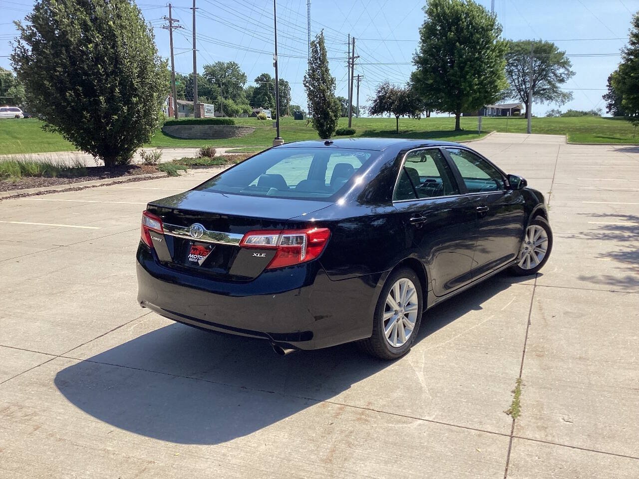 Used 2014 Toyota Camry XLE w/ Leather Package FWD image 3