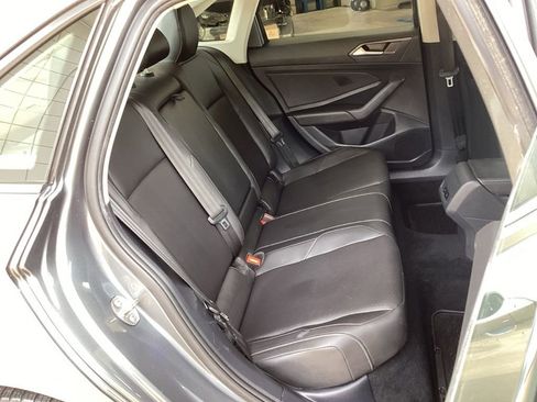 Used 2019 Volkswagen Jetta SE w/ Cold Weather Package FWD image 32