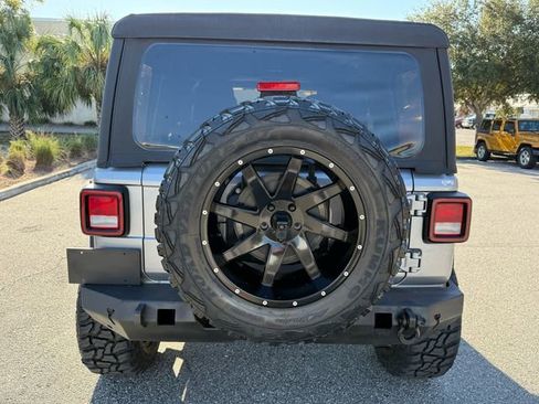 Used 2018 Jeep Wrangler Unlimited Sport S image 9