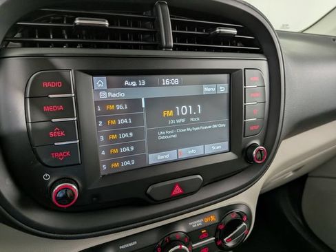 Used 2021 Kia Soul LX FWD image 19