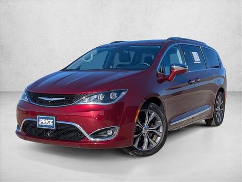 Used 2017 Chrysler Pacifica Limited image 1