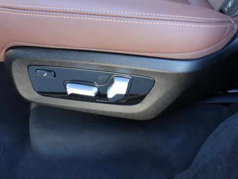 Used 2025 BMW X7 M60i w/ Executive Package image 15