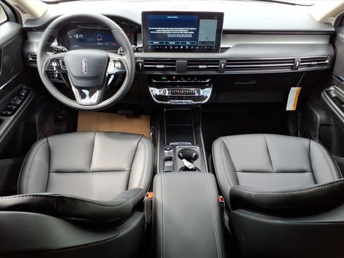New 2025 Lincoln Corsair AWD image 9