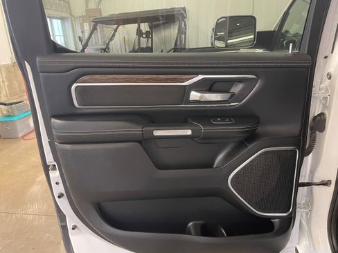 Used 2019 RAM 1500 Laramie AWD/4WD image 25