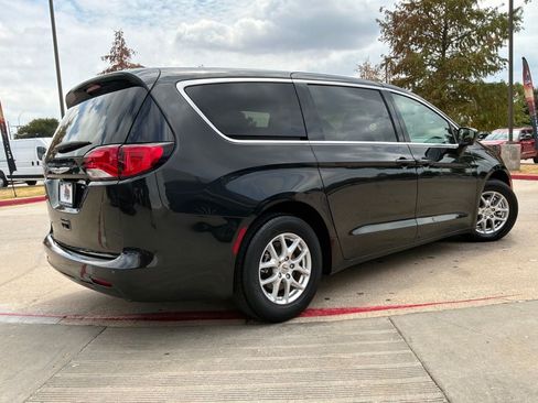 Used 2023 Chrysler Voyager LX FWD image 6