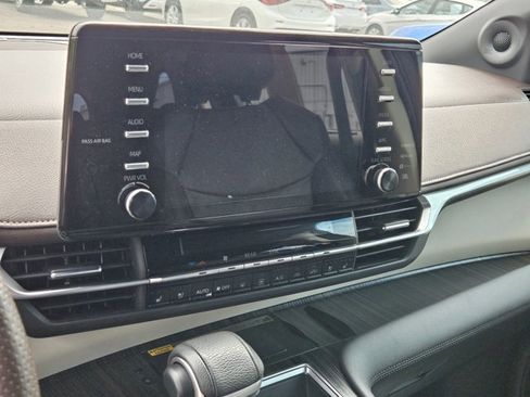 Used 2021 Toyota Sienna Platinum image 11