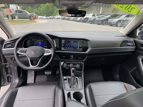 Used 2023 Volkswagen Jetta SE FWD image 20