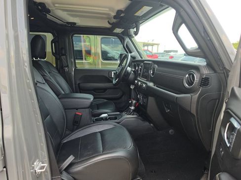 Used 2022 Jeep Wrangler Unlimited Sahara w/ Cold Weather Group AWD/4WD image 5