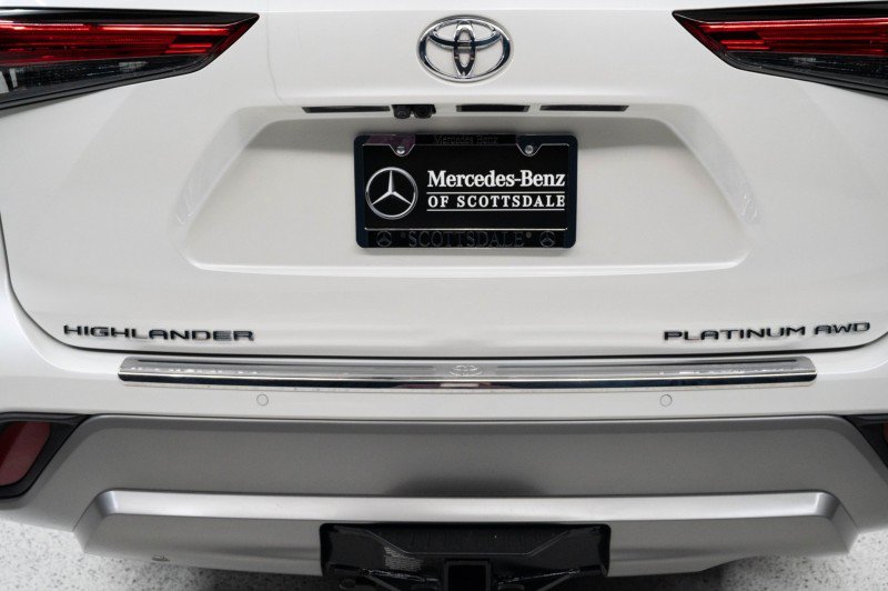 Used 2021 Toyota Highlander Platinum AWD/4WD image 9