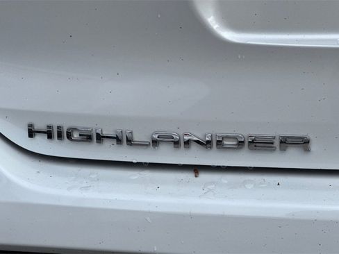 Used 2022 Toyota Highlander XLE image 29