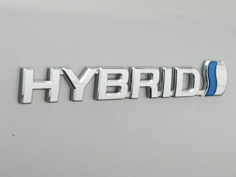 Used 2018 Toyota RAV4 Limited AWD/4WD image 11