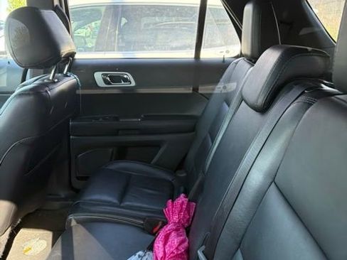 Used 2014 Ford Explorer XLT w/ Equipment Group 202A AWD/4WD image 5