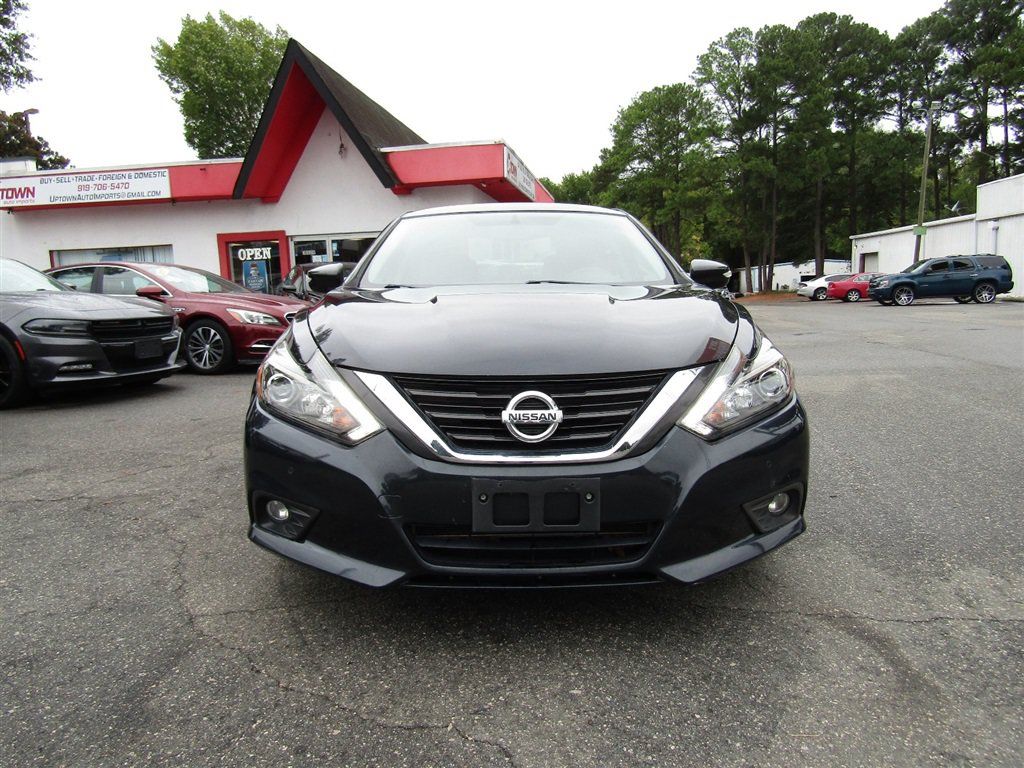 Used 2017 Nissan Altima 3.5 SL w/ 3.5SL Technology Package FWD image 3