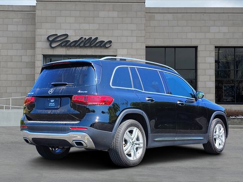 Used 2021 Mercedes-Benz GLB 250 4MATIC image 3