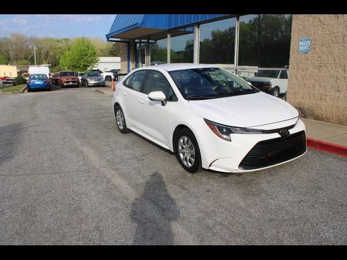 Used 2023 Toyota Corolla LE image 1