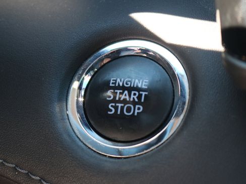 Used 2022 Toyota Highlander XLE image 19