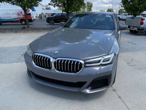Used 2022 BMW 530e xDrive w/ Premium Package AWD/4WD image 5