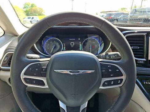 Used 2023 Chrysler Pacifica Limited FWD image 20