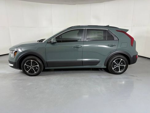 New 2026 Kia Niro EX FWD image 5
