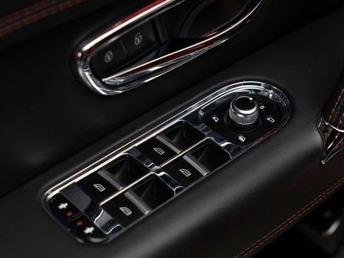 Used 2019 Bentley Bentayga V8 image 20