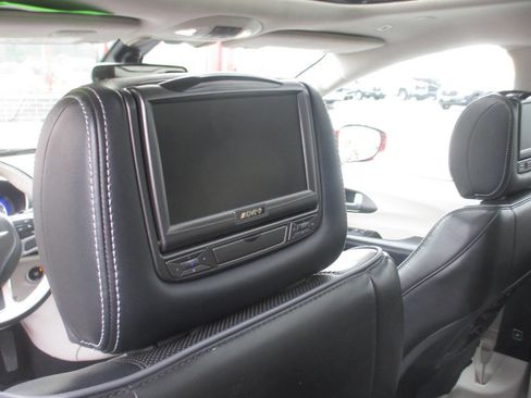 Used 2019 Chrysler Pacifica Limited FWD image 29
