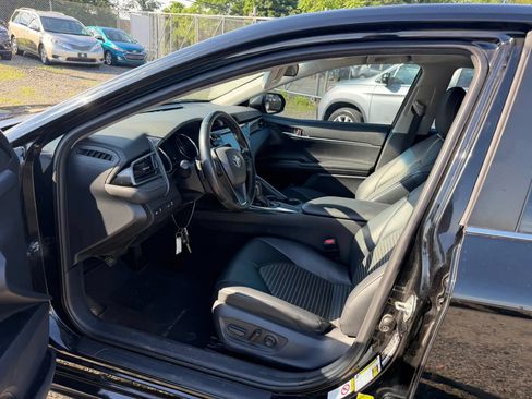Used 2019 Toyota Camry SE w/ Carpet Mat Package FWD image 10