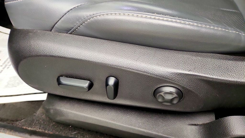 Used 2020 Buick Envision Essence FWD image 11