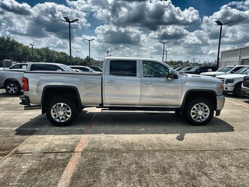 Used 2018 GMC Sierra 2500 Denali w/ Duramax Plus Package AWD/4WD image 10