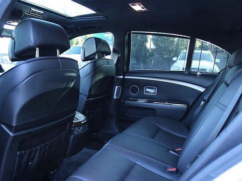 Used 2007 BMW 750i RWD image 15