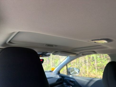 Used 2025 Subaru Crosstrek 2.0i Premium image 16