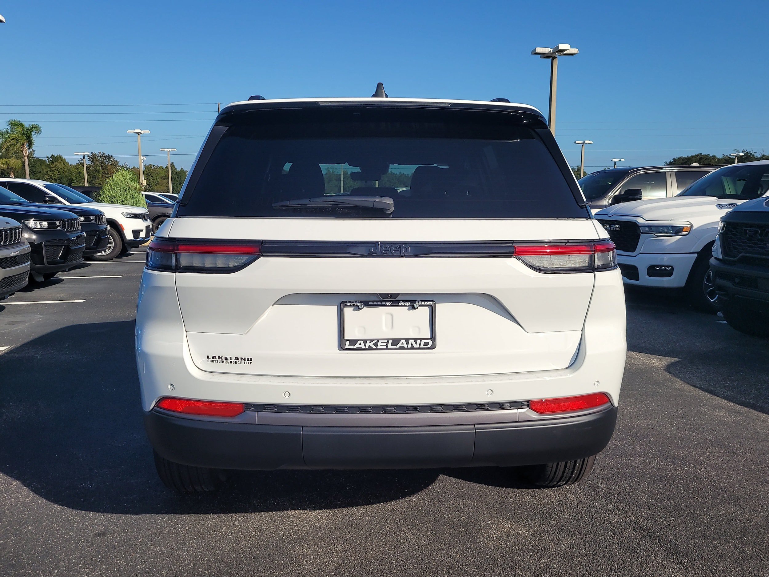 New 2027 Jeep Grand Cherokee Altitude RWD image 7