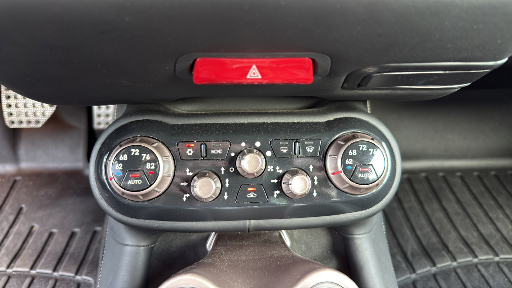 Used 2012 Ferrari California RWD image 43