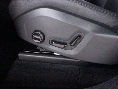 Certified 2025 Volvo XC90 B6 Plus w/ Protection Package Premier image 18