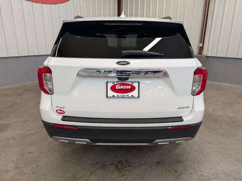 Used 2022 Ford Explorer XLT w/ Equipment Group 202A AWD/4WD image 14
