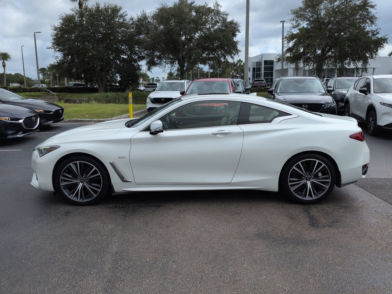 Used 2020 INFINITI Q60 3.0t Luxe w/ Essential Package AWD/4WD image 7