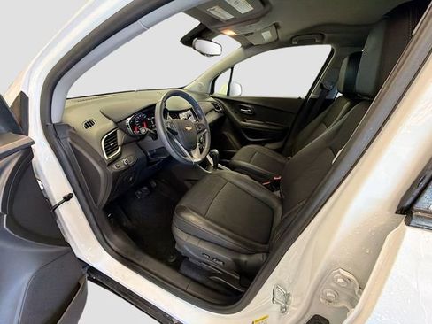 Certified 2022 Chevrolet Trax LT w/ LT Convenience Package image 19