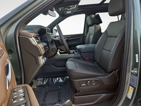 Used 2024 GMC Yukon XL Denali AWD/4WD image 17