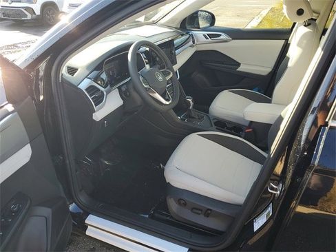 New 2026 Volkswagen Taos SE image 15