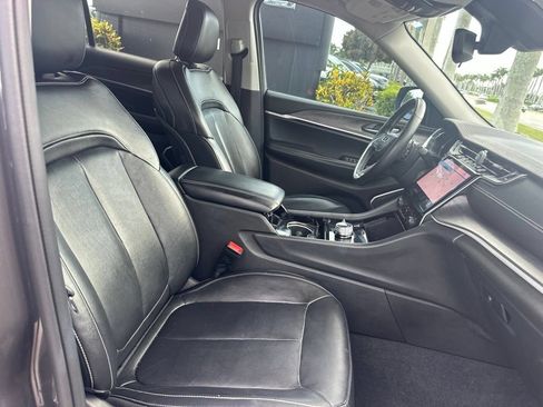 Used 2022 Jeep Grand Cherokee L Limited AWD/4WD image 4