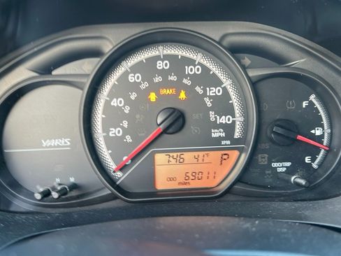 Used 2016 Toyota Yaris L image 3