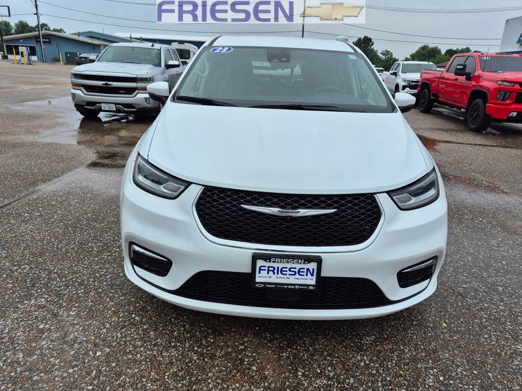 Used 2023 Chrysler Pacifica Touring-L FWD image 9