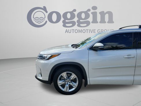 Used 2017 Toyota Highlander Limited w/ Protection Package #3 AWD/4WD image 30