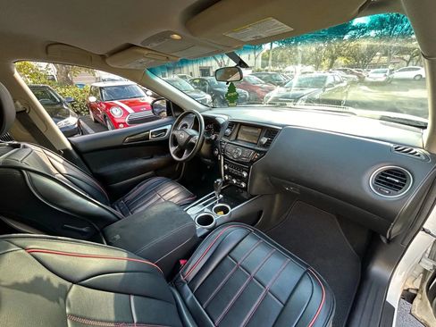Used 2013 Nissan Pathfinder SV FWD image 26