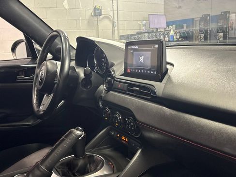 Used 2019 MAZDA MX-5 Miata RF Club RWD image 21